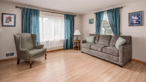 7 Cranbrook Ln, Dover NH 03820-2005 exterior