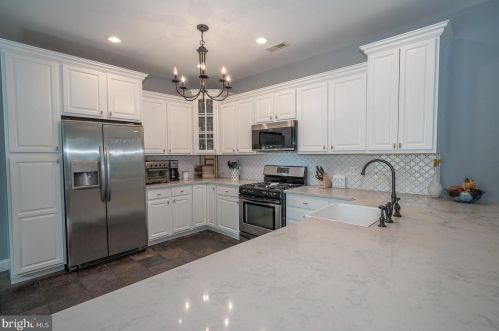 328 Lemonte St, Philadelphia PA 19128-4520 exterior