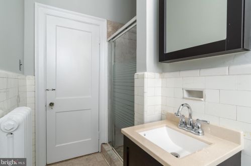 3524 Edmunds St, Washington DC 20007-1463 exterior