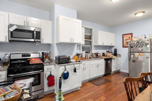 204 Falcon St, Boston MA 02128 exterior