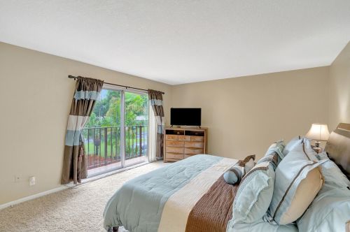 542 27 Way, Boynton Beach FL 33435-7916 exterior