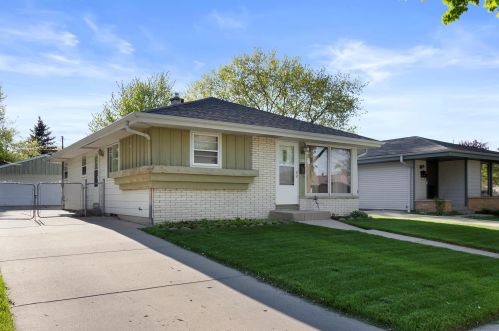 4835 104th St, Milwaukee, WI 53228-3251