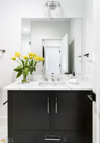 3986 Ashford Dunwoody Rd, Atlanta GA 30319-2002 exterior