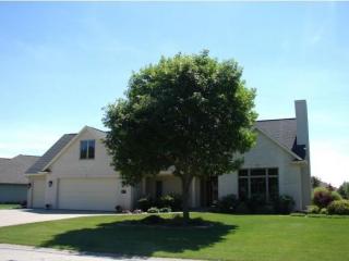 4477 Amberwood Ln, Appleton, WI 54913-8835