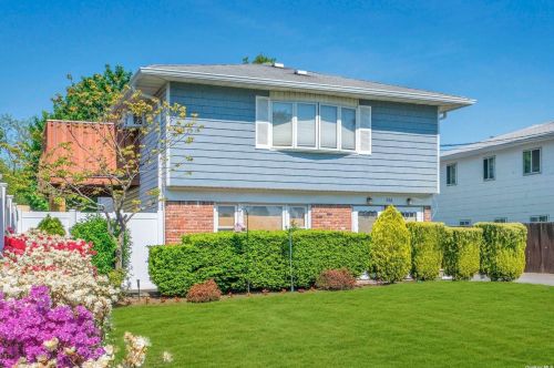 366 Great East Neck Rd, Babylon, NY 11704-7630