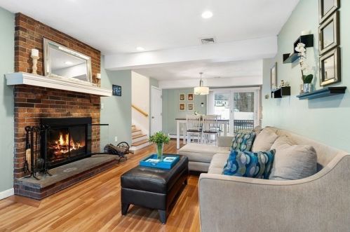 31 Candlestick Rd, North Andover MA 01845-3235 exterior