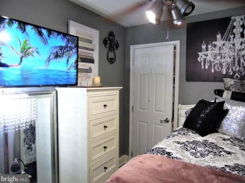 2449 Camac St, Philadelphia PA 19148-4311 exterior