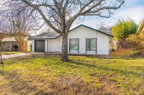 4527 Creek Bend Dr, Austin TX  78744-5114 exterior