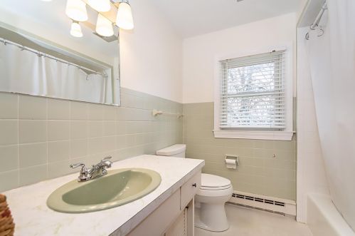 152 Atlantic Ave, Seabrook NH 03874-4828 exterior