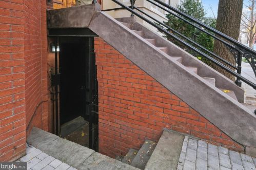 2010 Hillyer Pl, Washington DC 20009-1006 exterior