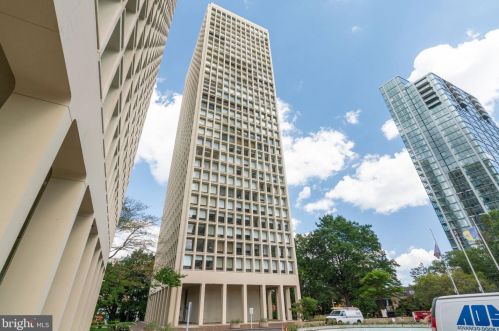 200 Locust St, Philadelphia PA  19106-3915 exterior