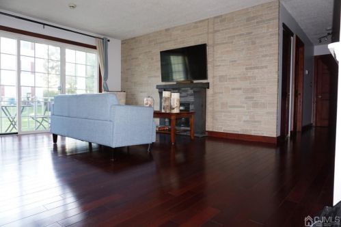 456 Northam Dr, New Brunswick NJ  08902-4242 exterior