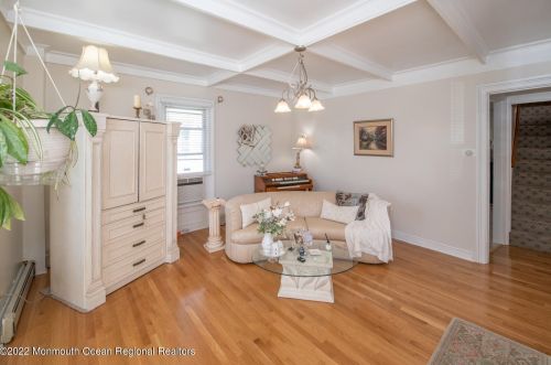 15 Sheriff St, East Freehold NJ 07728-1801 exterior