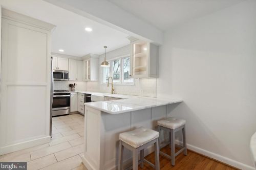 316 Glengary Dr, Pittsburgh PA 19083-2714 exterior