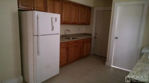 71 Plum St, New Brunswick, NJ 08901-1829