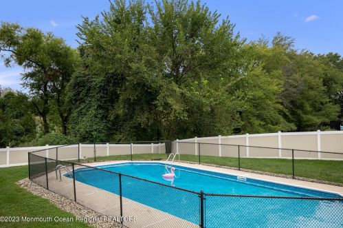 99 4 Winds Dr, Middletown NJ 07748-3134 exterior