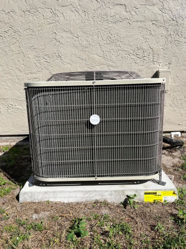 592 Whitmore Dr, Fort Pierce FL  34984-4570 exterior