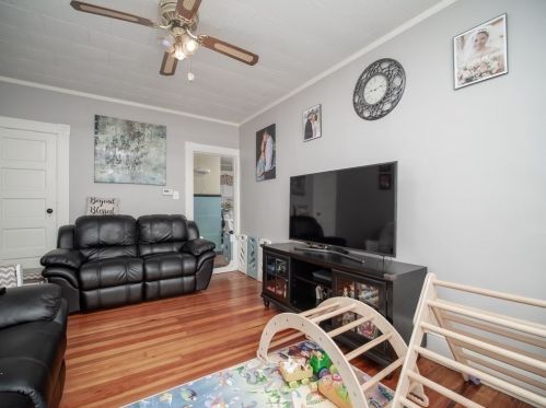 77 Riverdale St, Methuen MA 01844-6105 exterior