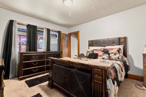 1332 Capitol Dr, Milwaukee WI  53211-1812 exterior