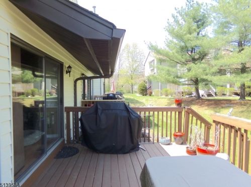 23 Sparrow Cir, Fredon NJ 07860-1492 exterior