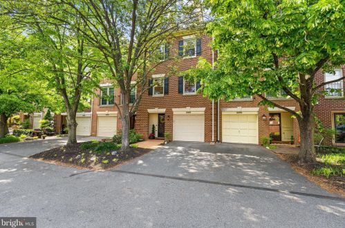 3562 George Mason Dr, Alexandria, VA 22302-1034