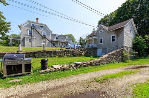 105 Cottage St, Killingly CT 06239-3026 exterior