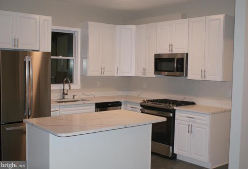 9207 Colesville Rd, Silver Spring MD  20910-1657 exterior