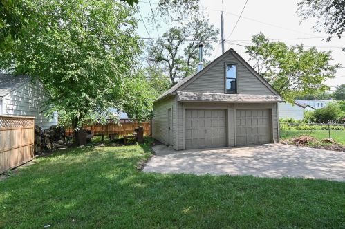 5040 Shoreland Ave, Milwaukee WI  53217-5539 exterior