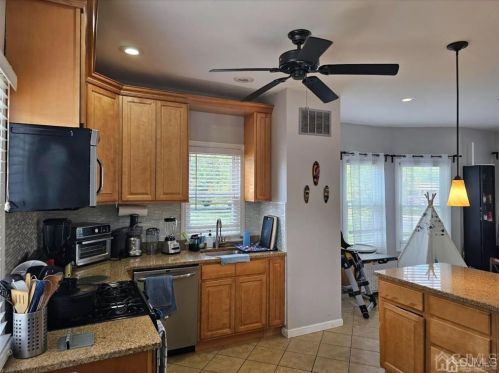 350 Old Post Rd, Edison NJ  08817-4644 exterior