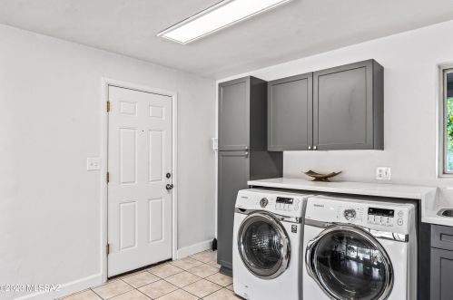 4327 Timrod St, Tucson AZ 85711-4252 exterior