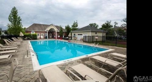 106 Forest Dr, Piscataway NJ  08854-2275 exterior