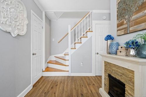 304 Autumn St, Manchester CT  06040-5556 exterior