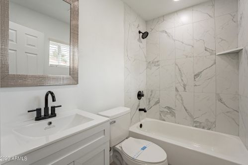 5039 18 Ave, Phoenix AZ 85015-6121 exterior