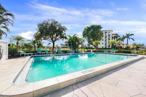 1 High Point Cir, Naples FL 34103-0042 exterior