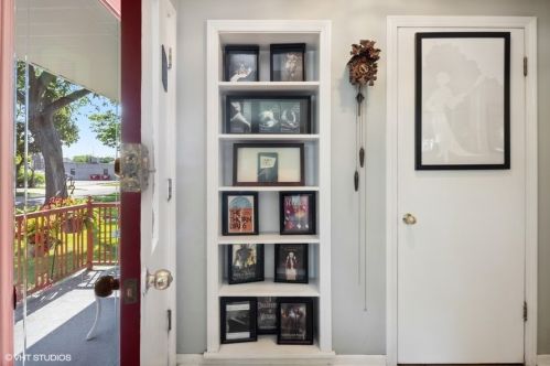 123 Columbia Ave, Elmhurst, IL 60126-2301