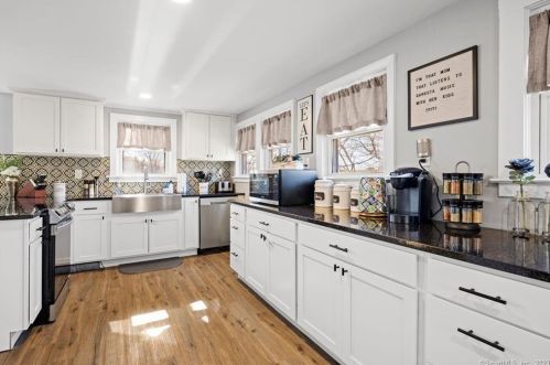 304 Autumn St, Manchester CT  06040-5556 exterior