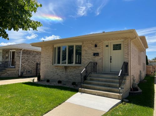 6711 Byron St, Chicago, IL 60634-2246