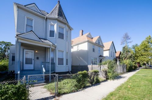 8512 Peoria St, Chicago, IL 60620-3255