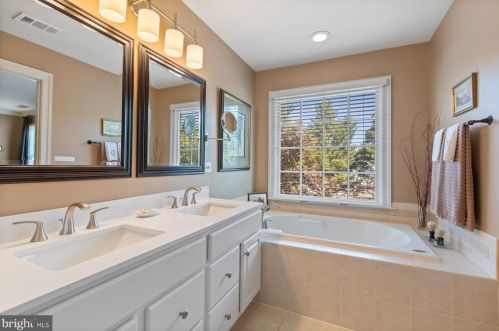 393 Cameron Sta Blvd, Alexandria VA 22304-8681 exterior