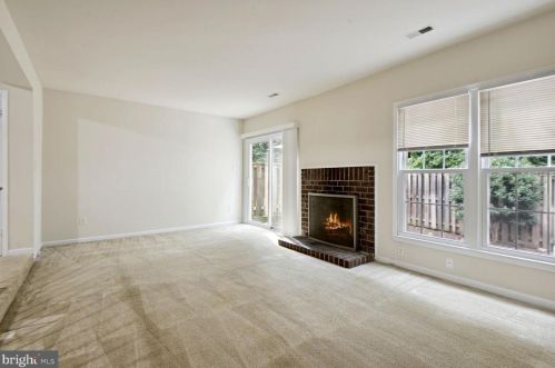 5840 Berkshire Ct, Alexandria VA 22303-1630 exterior