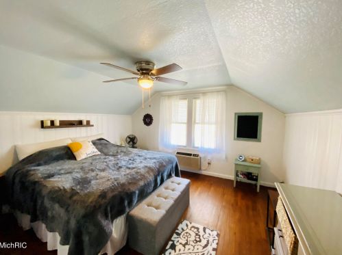 1140 Park St, Kalamazoo MI 49007-3487 exterior