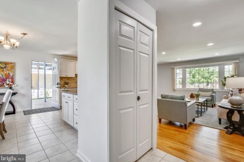 2232 Candlewood Dr, Alexandria VA 22308-1507 exterior