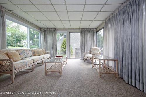 65 Little Silver Pkwy, Little Silver NJ 07739-1118 exterior