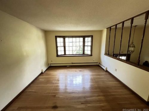 21 Burnham St, Hartford CT 06108-0010 exterior