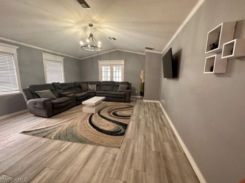 754 105 Ave, Naples FL 34108-1842 exterior