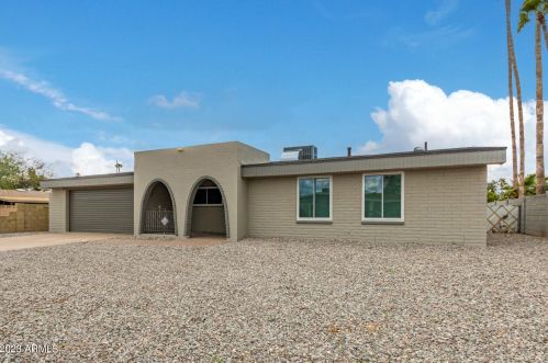 9040 40 Dr, Phoenix AZ 85019-2013 exterior