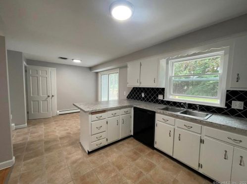 169 Dartmouth Rd, Manchester CT 06040-6616 exterior