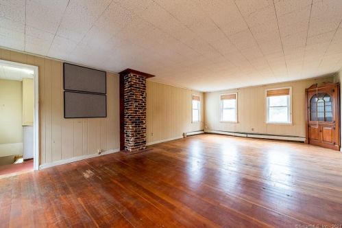 1075 Poquonock Ave, Windsor CT 06095-1234 exterior