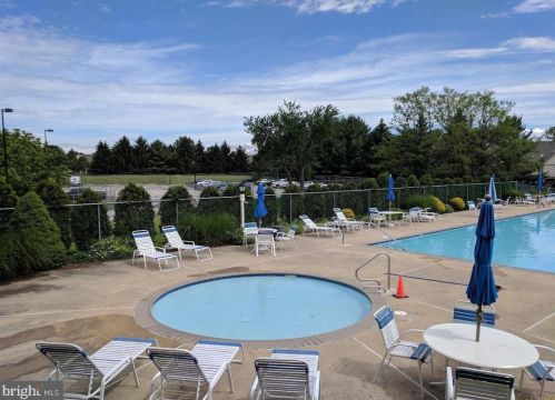 816 Foxmeadow Dr, Limerick PA 19468-1536 exterior