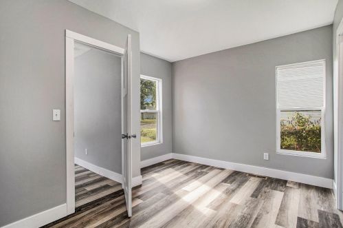 324 Michigan Ave, Three Rivers MI 49093-1124 exterior